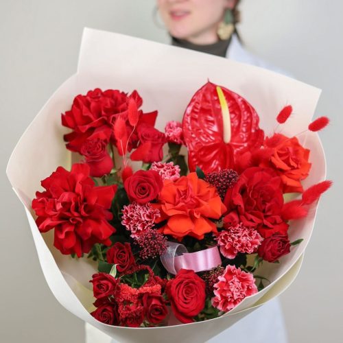 Авторский букет с экзотическим антуриумом