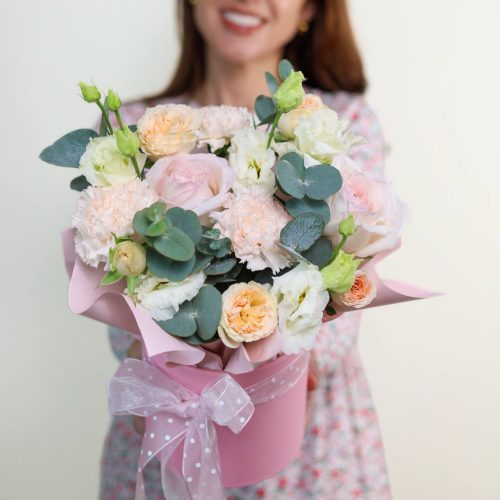 Нежная композиция с пионовидными розами