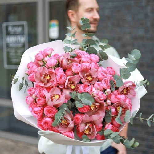 Большой букет премиальных роз и орхидей