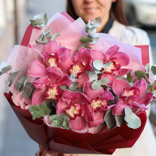 Букет стойких орхидей