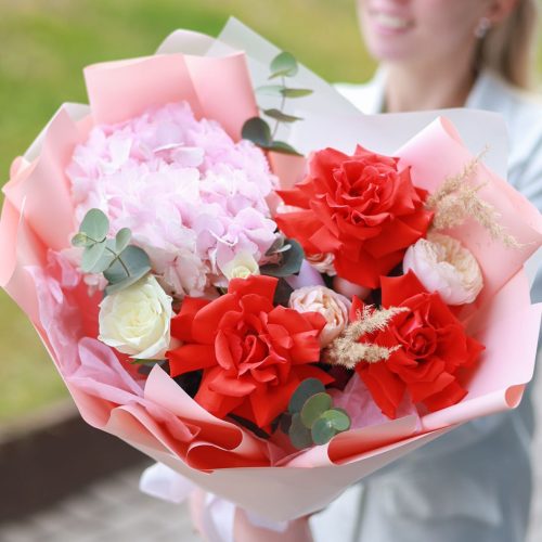 Букет с ажурными розами