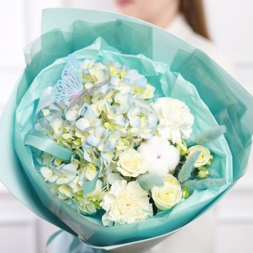 Букет с гортензией и хлопком