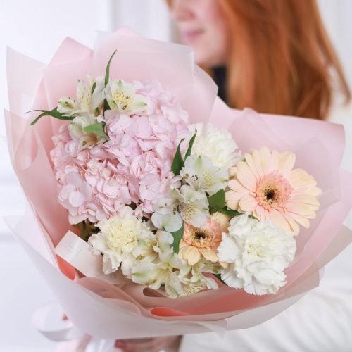 Нежный букет с герберами