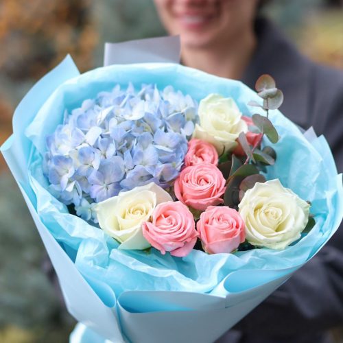 Милый букет с пышной гортензией