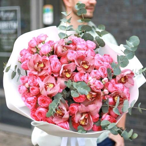 Большой букет премиальных роз и орхидей