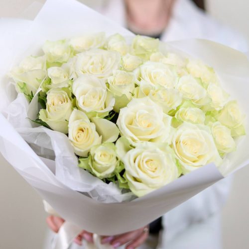 Белоснежный букет роз