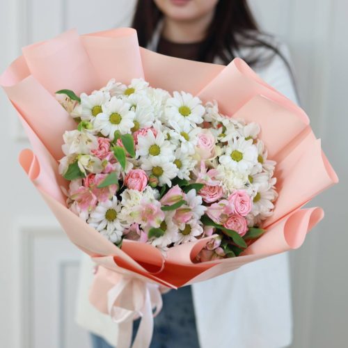 Нежный букет стойких цветов