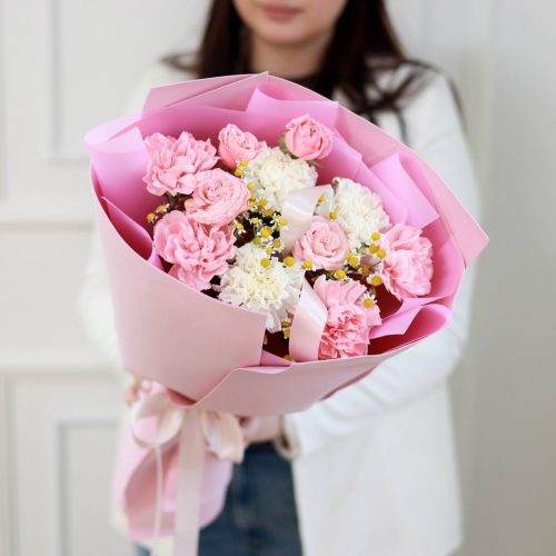 Милый букет с кустовыми розами