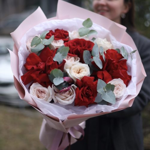Шикарный букет с французскими розами