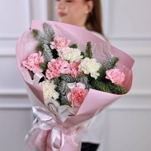 Нежный букет с датской елью