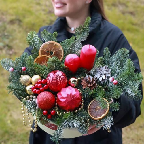 Праздничная композиция с апельсинами