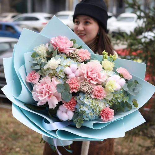 Роскошный букет с французскими розами