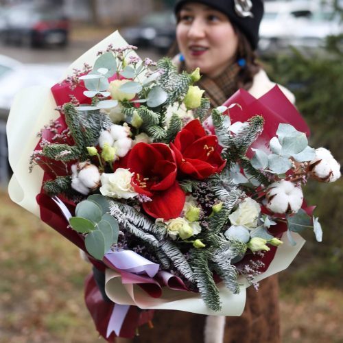 Зимний букет с экзотическим амариллисом