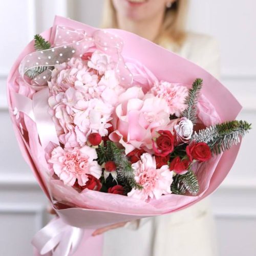 Милый букет с гортензией и нобилисом