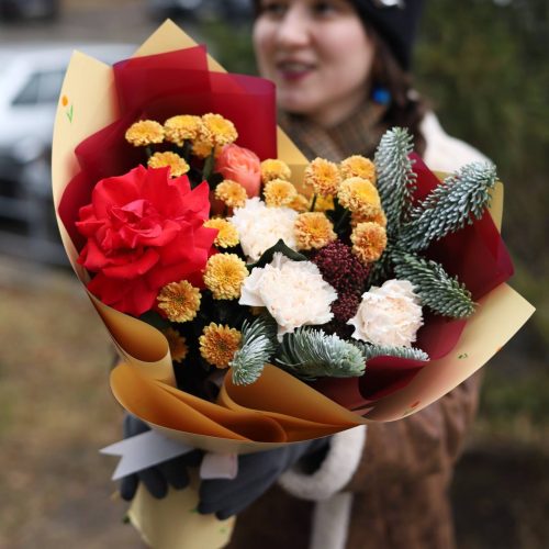 Яркий букет с французской розой