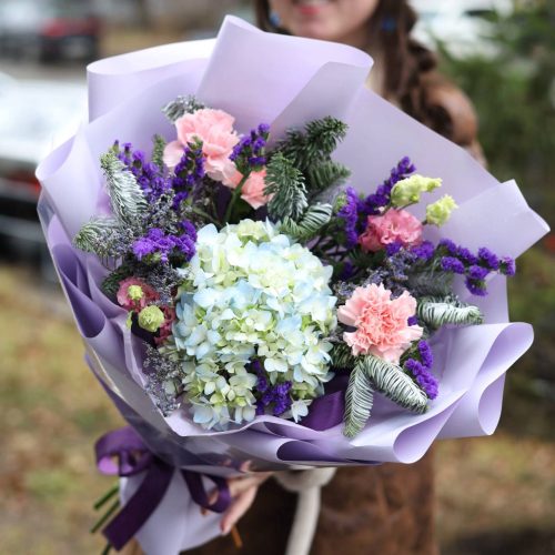 Зимний букет с пышной гортензией