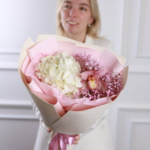 Чудесный букет с гортензией и орхидеей