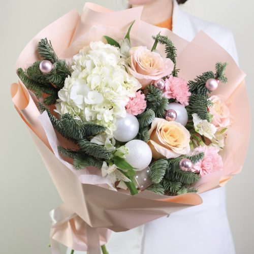 Объёмный букет с гортензией