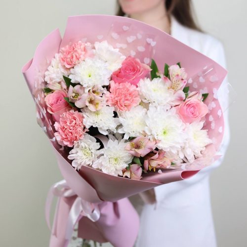 Нежный букет стойких цветов