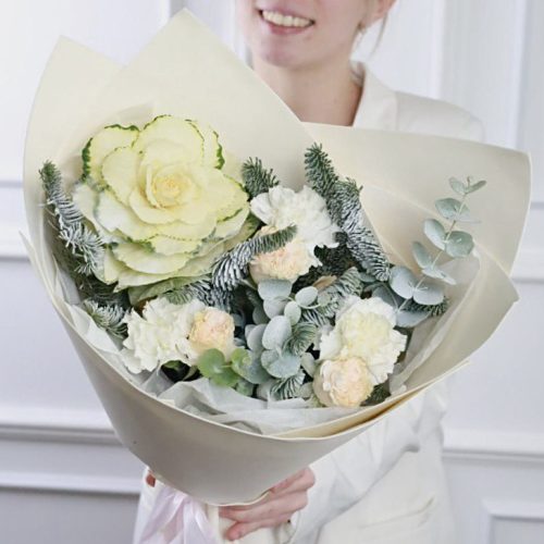 Нежный букет с экзотической брасикой