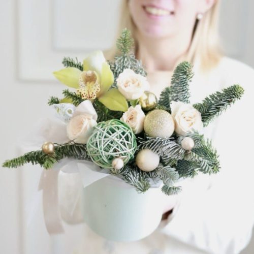 Милая композиция с орхидеей