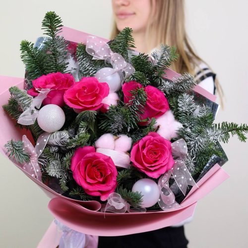 Зимний букет с крупными розами