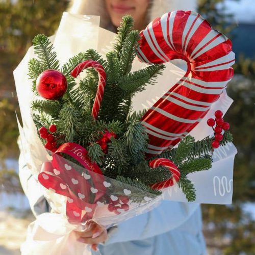 Новогодний букет с леденцами