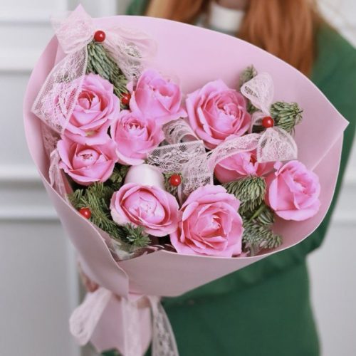 Букет розовых роз с нобилисом