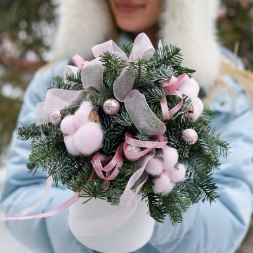 Праздничная композиция в форме елочки