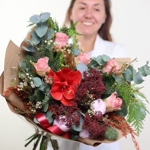 Потрясающий зимний букет с амариллисом