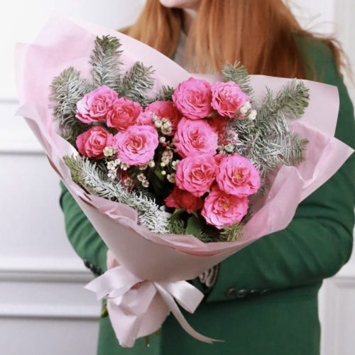 Букет кустовых роз и нобилиса