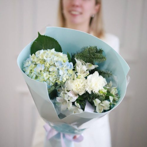 Нежный букет с пышной гортензией