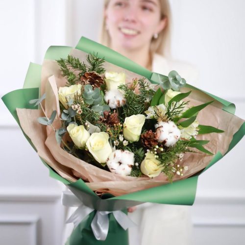 Ароматный букет с натуральной елью