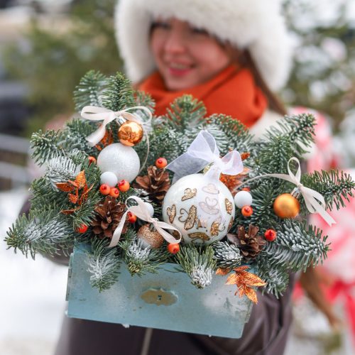 Рождественская композиция с шишками