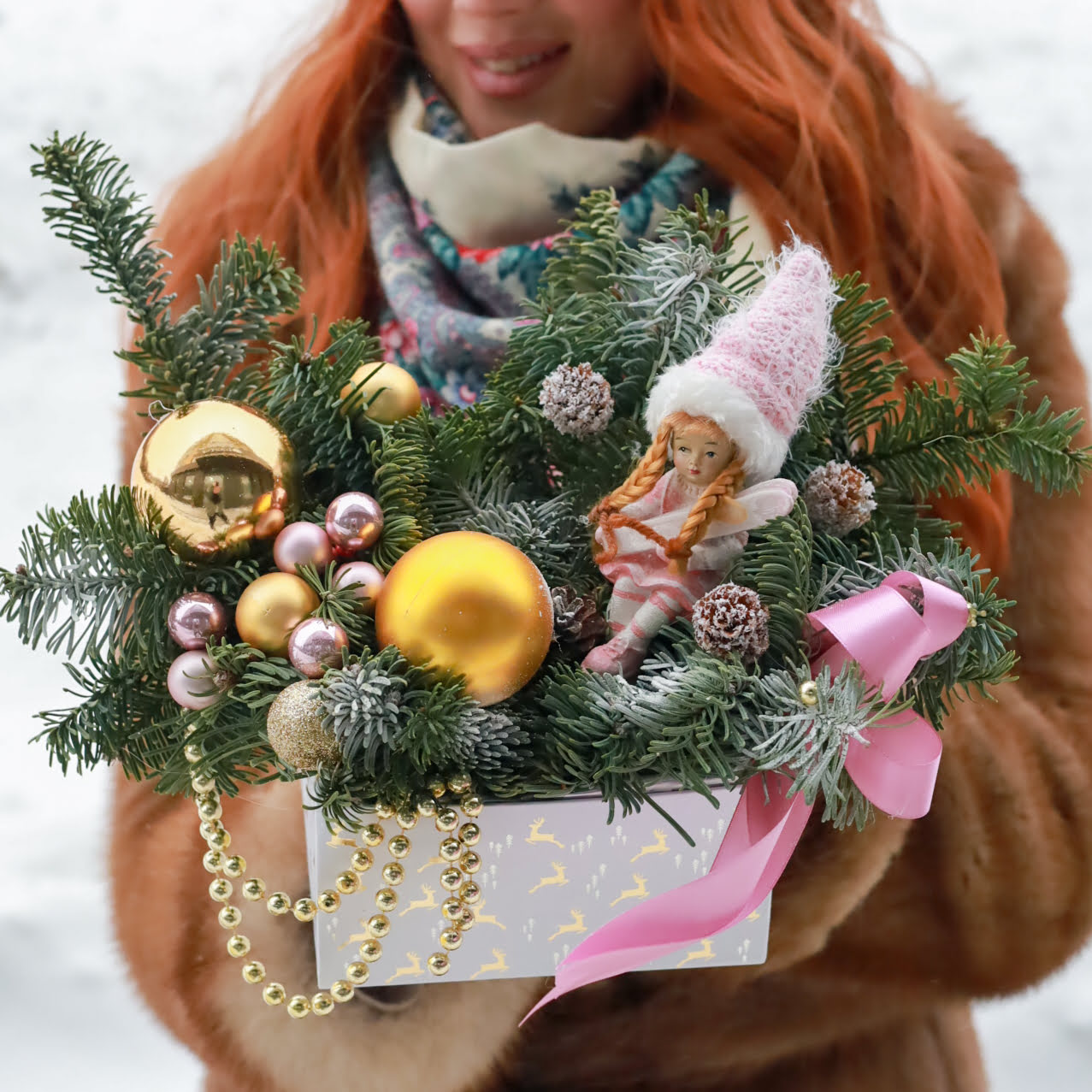 Зимняя нежная композиция с куколкой