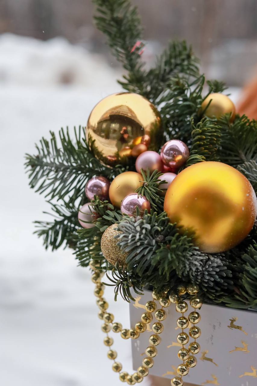 Зимняя нежная композиция с куколкой — изображение 3