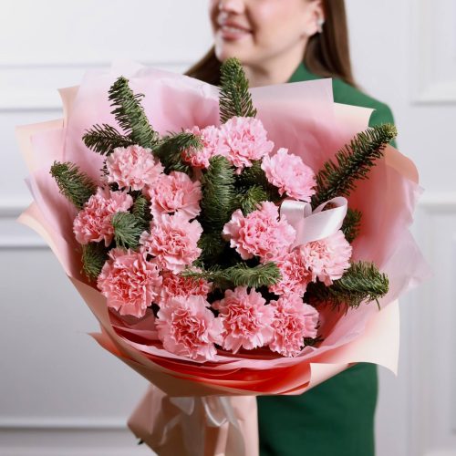 Милый букет с датской елью