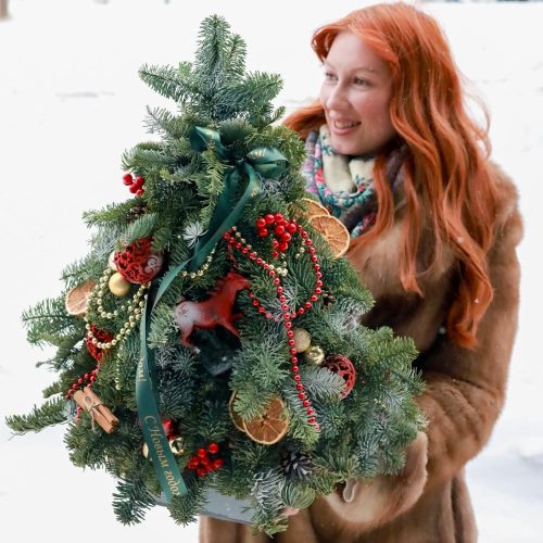 Новогодняя ёлка из натуральной ели с символом года