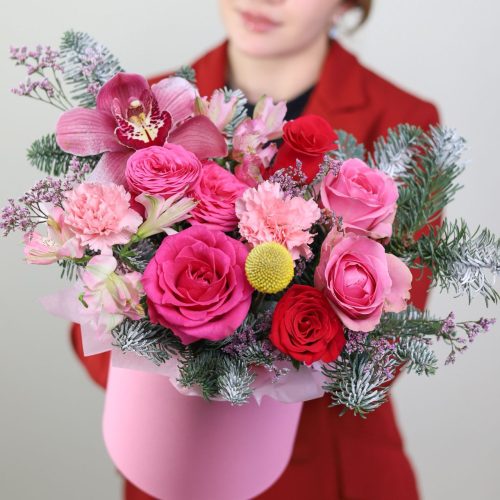 Зимняя композиция с орхидеей