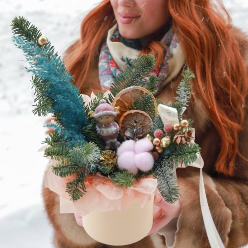 Хвойная композиция с куколкой