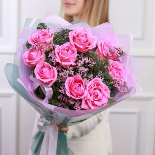 Чудесный букет роз и лимониума