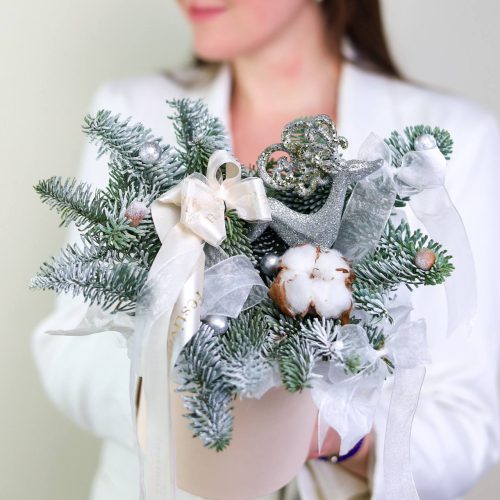 Белоснежная композиция с олененком