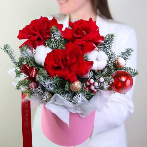 Зимняя композиция с ажурными розами