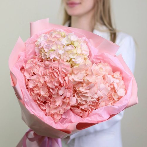 Букет пышных гортензий