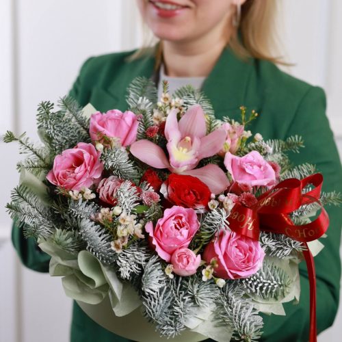 Новогодняя композиция с орхидеей