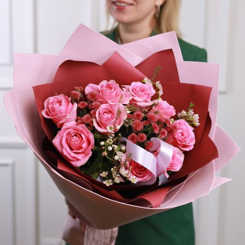 Красочный букет с розами