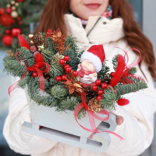 Новогодняя композиция в санях