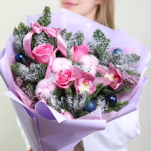 Букет со стойкими орхидеями