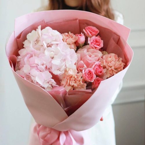 Нежный букет с пышной гортензией