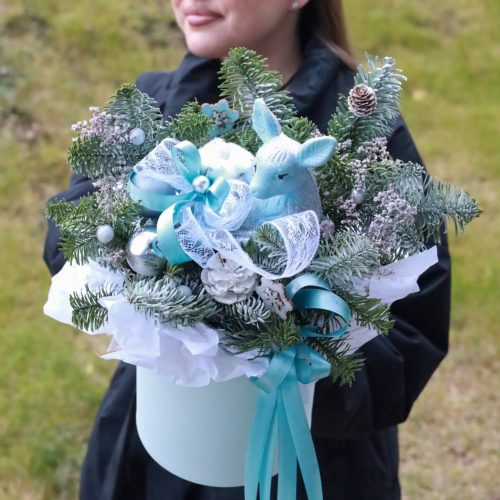 Зимняя композиция в голубой гамме